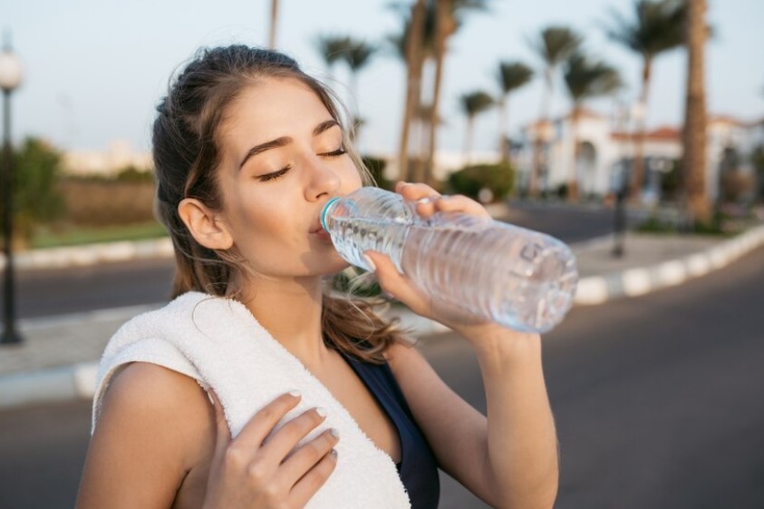 Minum Air Putih Adalah Kunci Kesehatan Gratis
