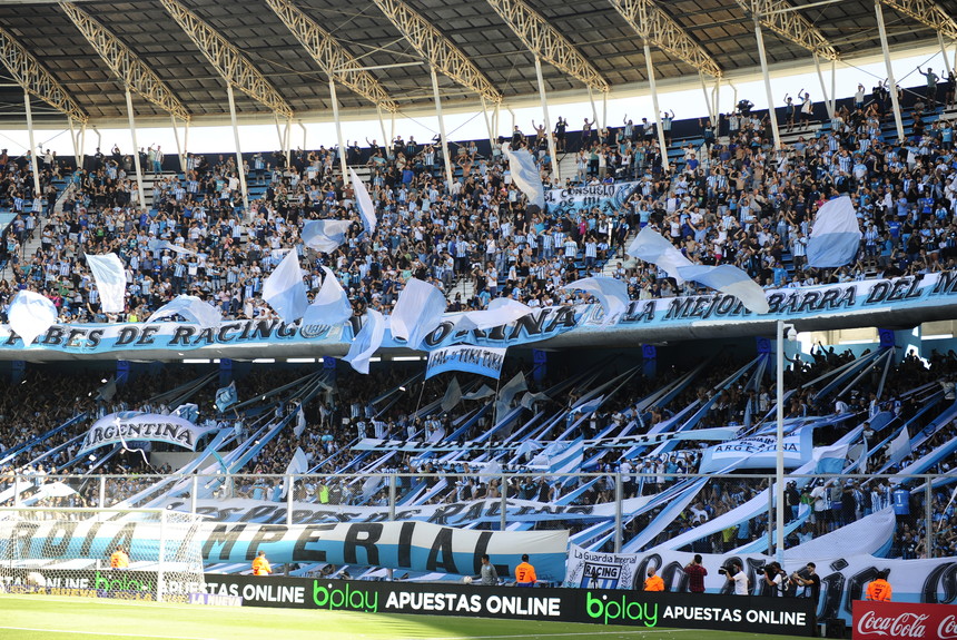 Racing Club pengembangan identitas lokal