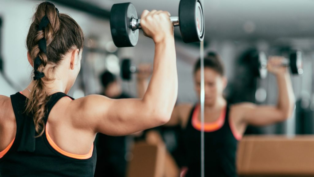 Strength Training Pemulihan Cedera Tren Gym 2025: 7 Fakta Data-Driven Gen Z Indonesia Wajib Tahu